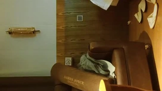 拖鞋家居日韩AV-白皙皮肤呆萌小姐姐！情趣耳朵抓屌吸吮！头套男怼着骚穴猛操，骑乘姿势打桩机，无套内射。